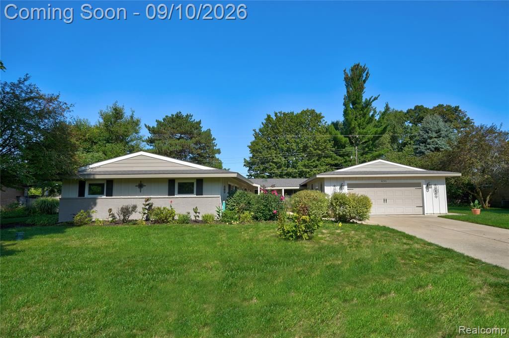 6243 Westview Drive, Grand Blanc, MI 48439