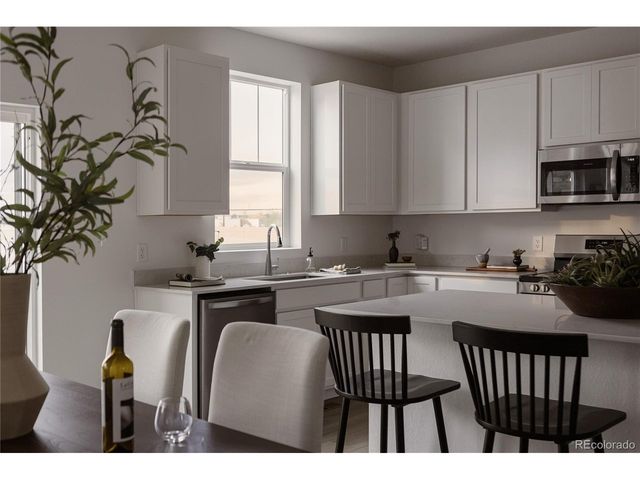 21824 E 39th Ave, Aurora, CO 80019