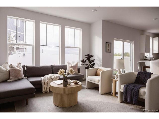 21824 E 39th Ave, Aurora, CO 80019