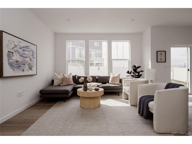 21824 E 39th Ave, Aurora, CO 80019