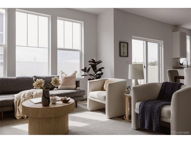 21824 E 39th Ave, Aurora, CO 80019