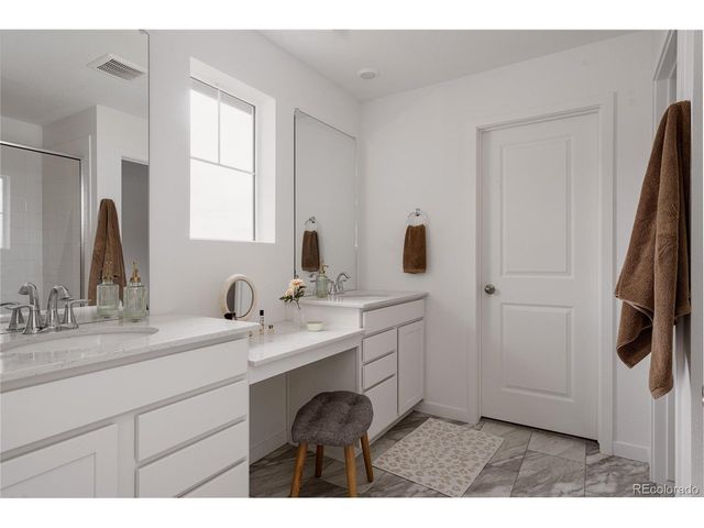 21824 E 39th Ave, Aurora, CO 80019