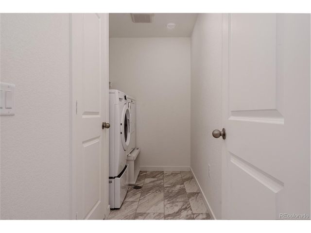 21824 E 39th Ave, Aurora, CO 80019