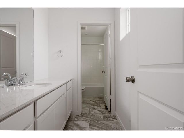 21824 E 39th Ave, Aurora, CO 80019