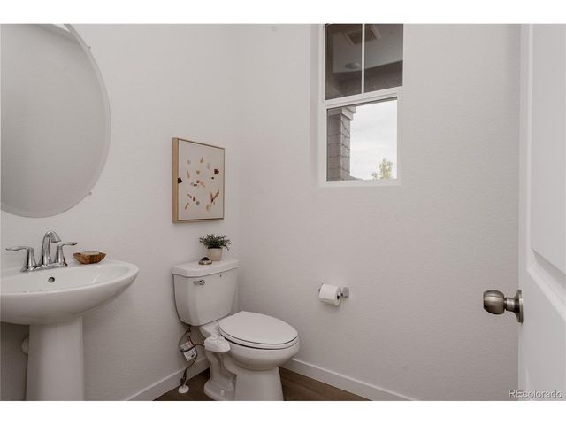 21824 E 39th Ave, Aurora, CO 80019