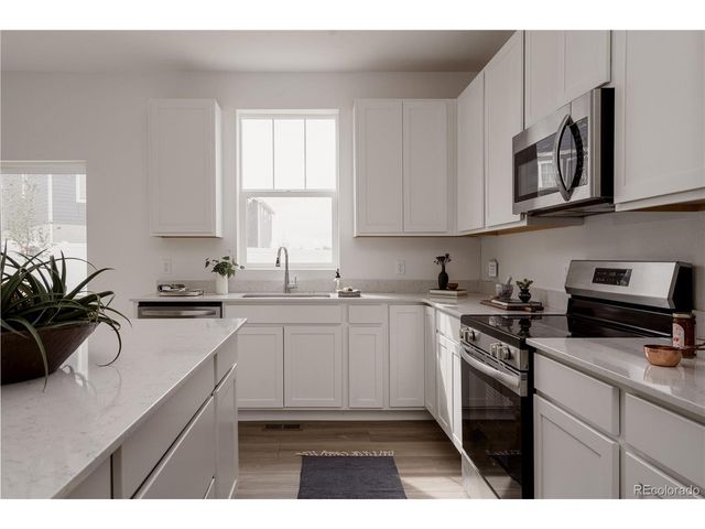 21824 E 39th Ave, Aurora, CO 80019