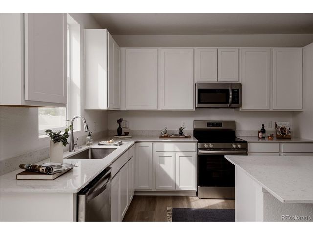 21824 E 39th Ave, Aurora, CO 80019