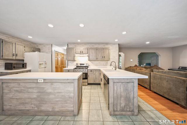 6 Plank Road, Prospect, CT 06712