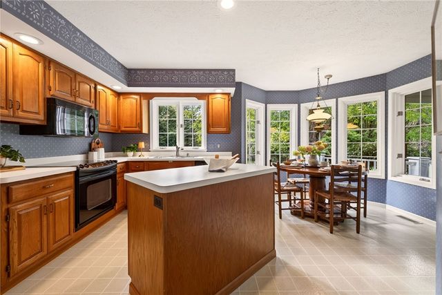 31 Rock Creek, Henrietta, NY 14534