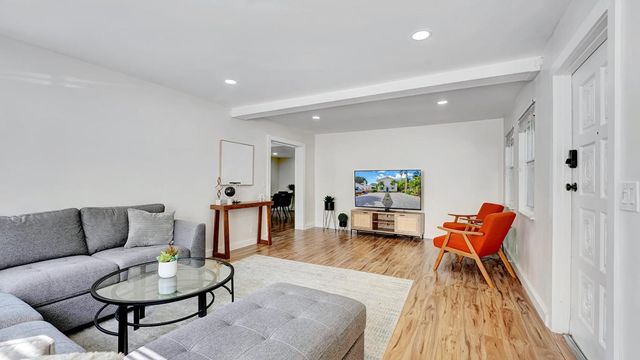 218 NE 10th Street, Delray Beach, FL 33444