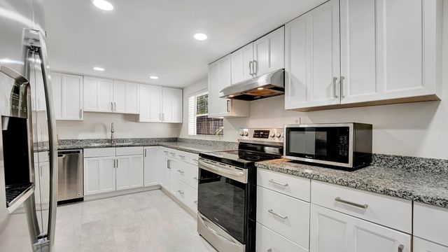 218 NE 10th Street, Delray Beach, FL 33444