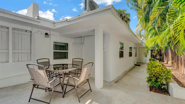 218 NE 10th Street, Delray Beach, FL 33444
