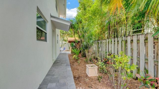 218 NE 10th Street, Delray Beach, FL 33444