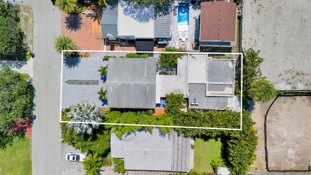 218 NE 10th Street, Delray Beach, FL 33444