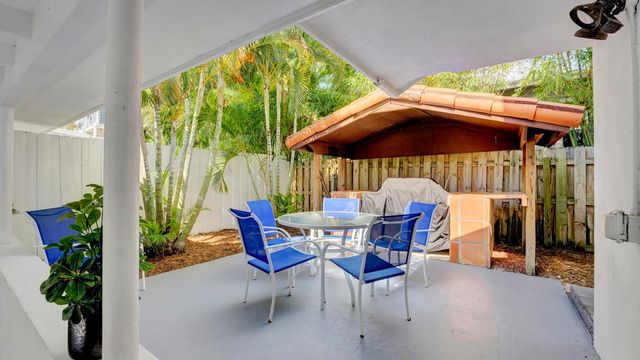218 NE 10th Street, Delray Beach, FL 33444