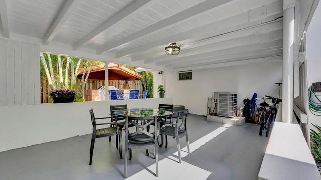 218 NE 10th Street, Delray Beach, FL 33444