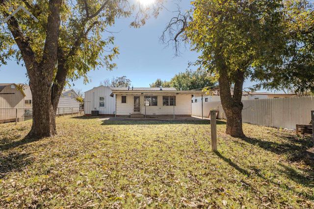 2414 WEDGEWOOD AVENUE, Wichita Falls, TX 76301