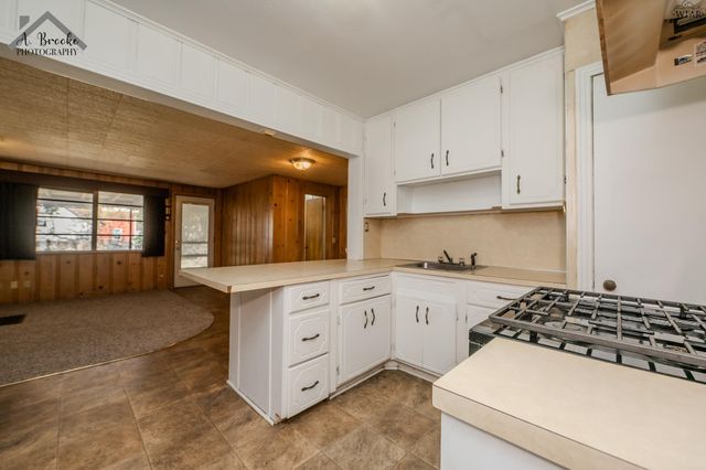 2414 WEDGEWOOD AVENUE, Wichita Falls, TX 76301