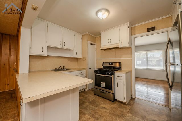 2414 WEDGEWOOD AVENUE, Wichita Falls, TX 76301