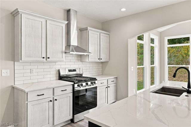 7469 Emerald Glen Avenue NW, Canal Fulton, OH 44614