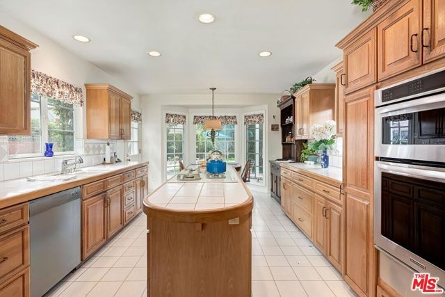169 S Gretna Green Way, Los Angeles, CA 90049