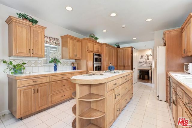 169 S Gretna Green Way, Los Angeles, CA 90049