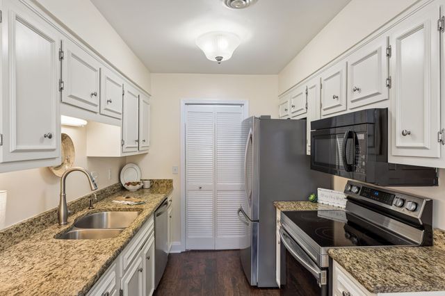 1044 Todd Preis Dr, Nashville, TN 37221