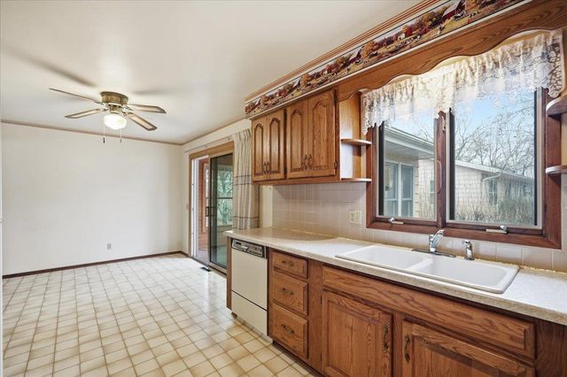 5005 Highland Drive, Mcfarland, WI 53558