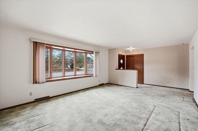 5005 Highland Drive, Mcfarland, WI 53558