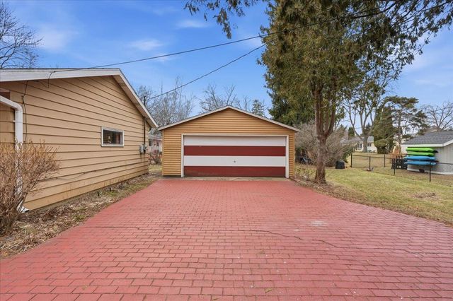 5005 Highland Drive, Mcfarland, WI 53558