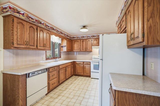 5005 Highland Drive, Mcfarland, WI 53558