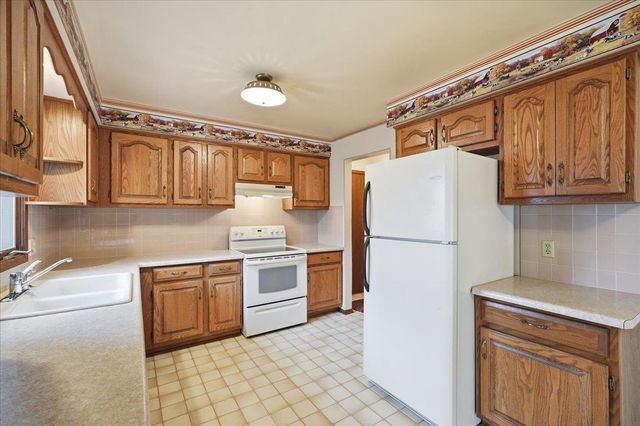 5005 Highland Drive, Mcfarland, WI 53558