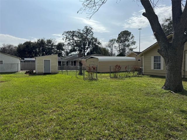 5702 Pine Avenue, Pasadena, TX 77503