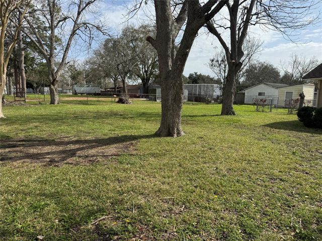 5702 Pine Avenue, Pasadena, TX 77503