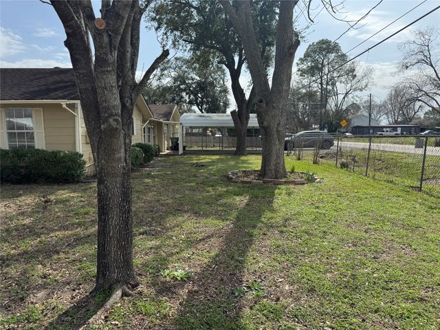 5702 Pine Avenue, Pasadena, TX 77503