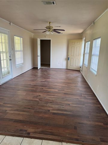 5702 Pine Avenue, Pasadena, TX 77503