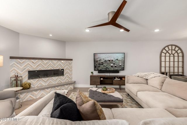 8721 E VIA DE VIVA Street, Scottsdale, AZ 85258