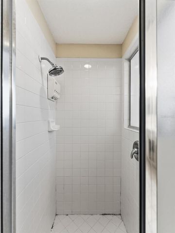 17704 NATHANS DRIVE, Tampa, FL 33647