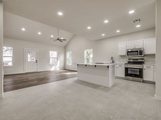 1879 Rockford Drive, Eufaula, OK 74432