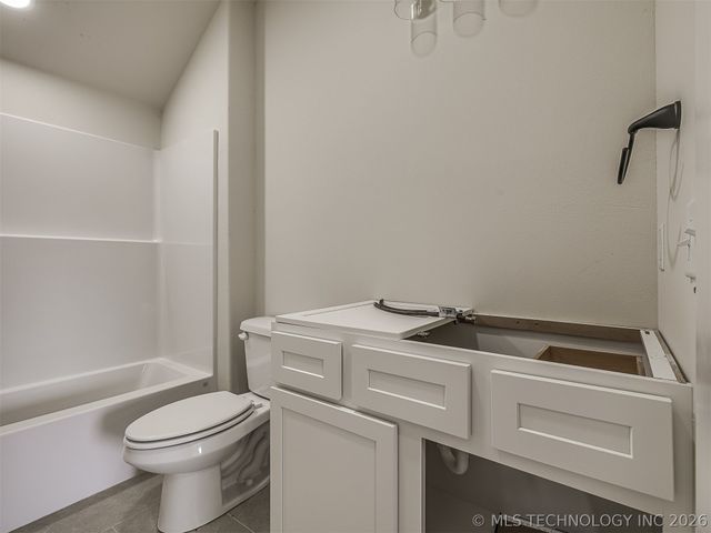 1879 Rockford Drive, Eufaula, OK 74432