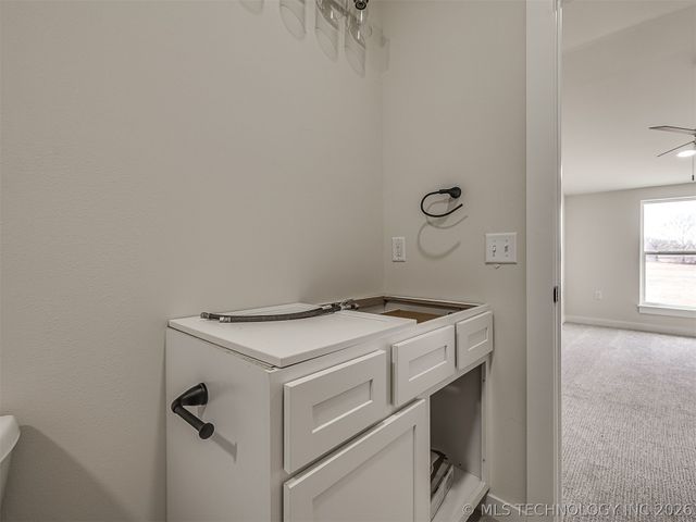 1879 Rockford Drive, Eufaula, OK 74432