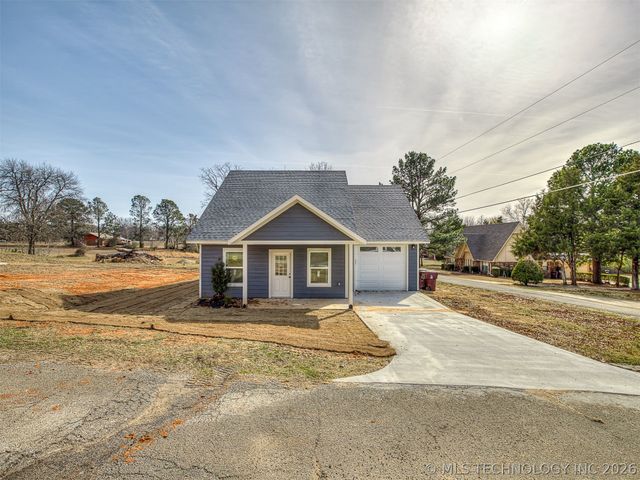 1879 Rockford Drive, Eufaula, OK 74432