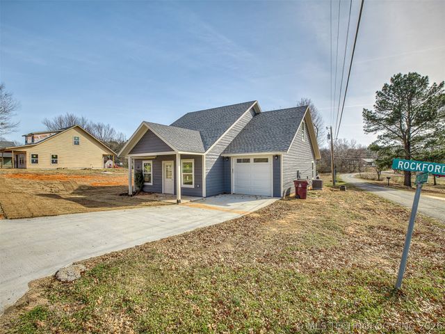 1879 Rockford Drive, Eufaula, OK 74432