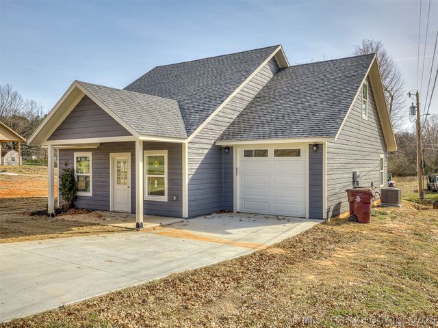 1879 Rockford Drive, Eufaula, OK 74432