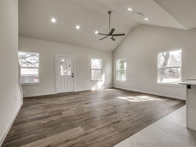 1879 Rockford Drive, Eufaula, OK 74432