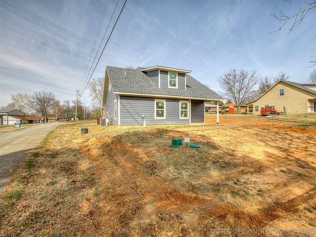 1879 Rockford Drive, Eufaula, OK 74432