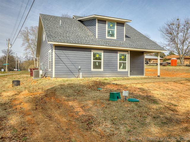 1879 Rockford Drive, Eufaula, OK 74432