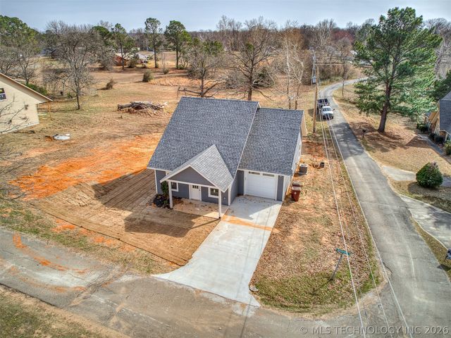 1879 Rockford Drive, Eufaula, OK 74432