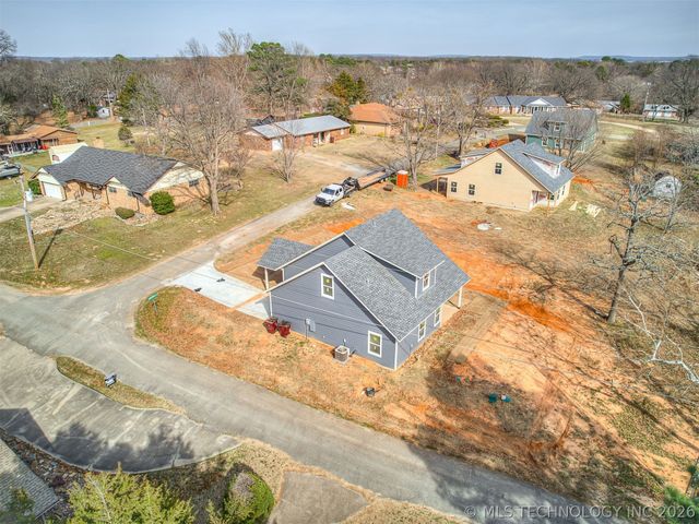 1879 Rockford Drive, Eufaula, OK 74432