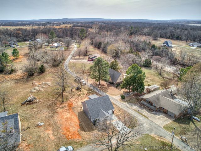 1879 Rockford Drive, Eufaula, OK 74432